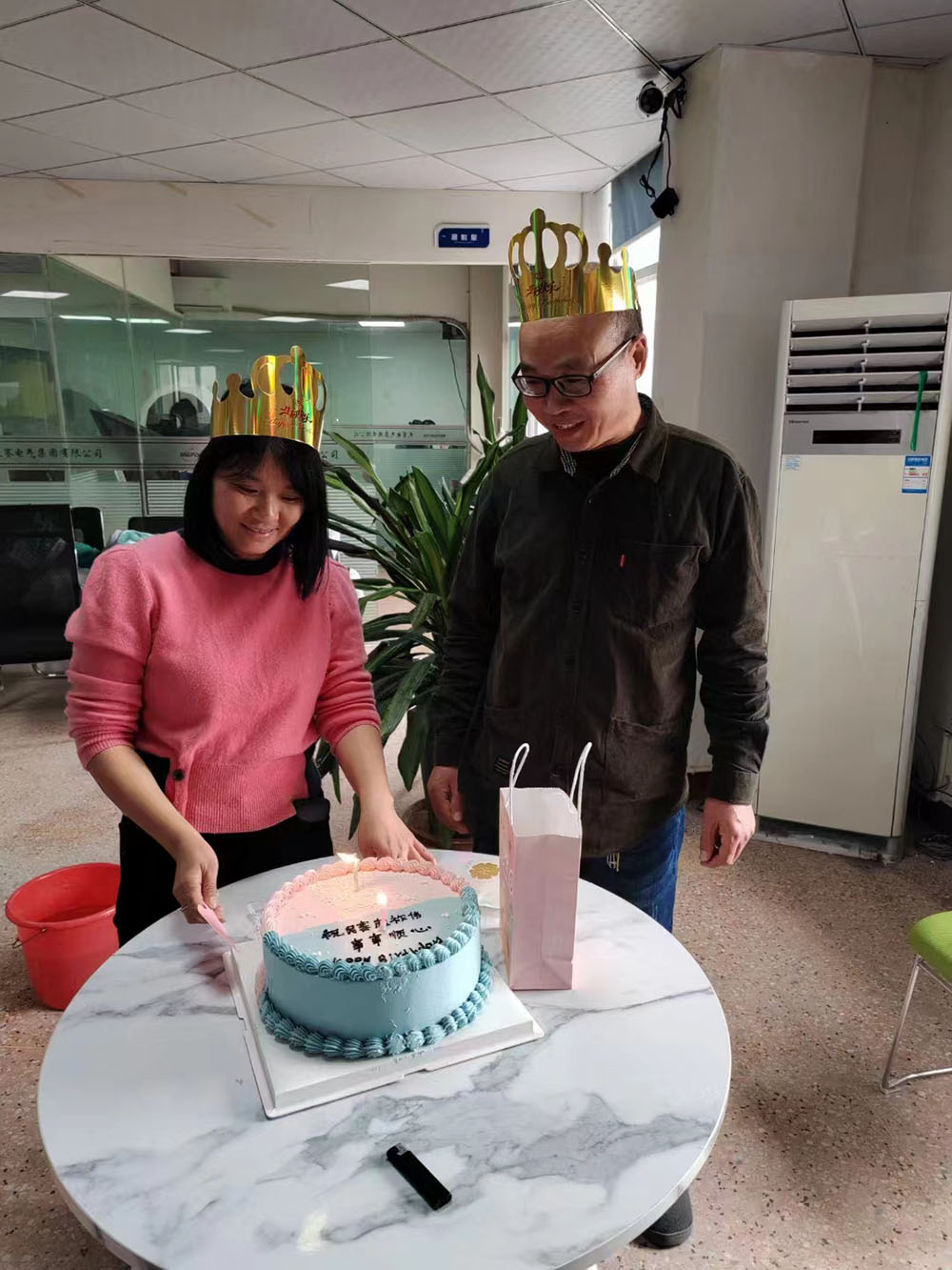 為民賽電氣的小伙伴過生日啦！