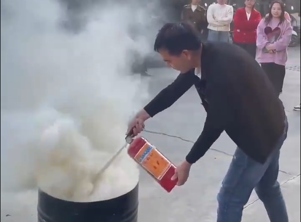 民賽電氣消防演習(xí)，煙幕起，警報(bào)鳴，實(shí)操演練筑安全防線(xiàn)，防患未然！